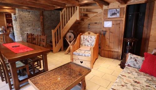 Chalet (6 Adults)