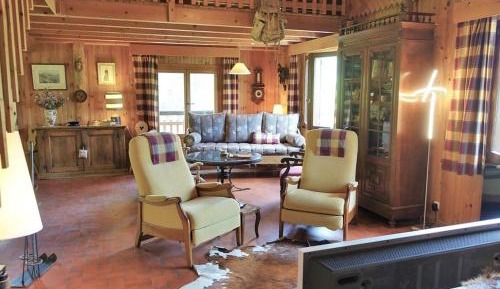 Chalet (10 Adults)