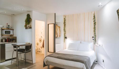 Apartment with Garden View