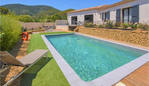 Three-Bedroom Vacation Home 