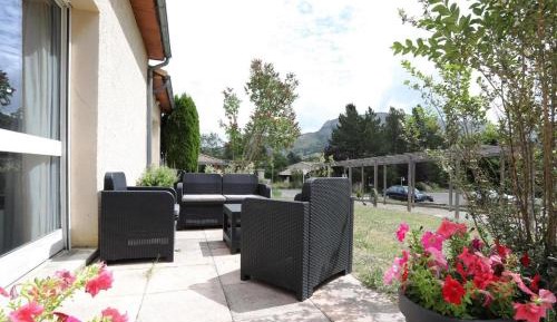 One-Bedroom Apartment with Terrace