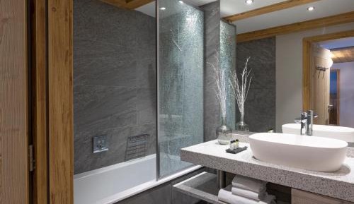 Two-Bedroom Apartment for 6 people View on Mont-Blanc Massif with Spa Access