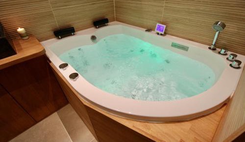 King Room with Spa Bath
