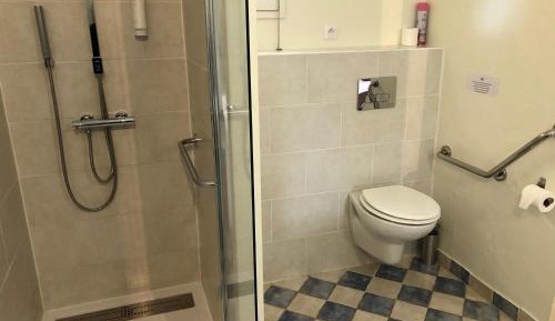 Double or Twin Room with Shower