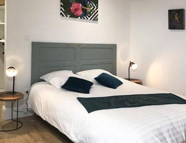 Deluxe Room (2 Adults + 1 Child)