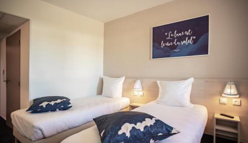 Quadruple Room (1 double bed, 1 single bed, 1 child bed (70/63 in))