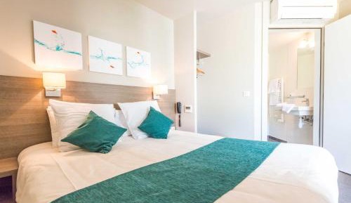 1 Standard Double Bed