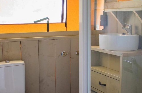 Ornans Ski Chalet | Luxe Sanitary XL 6 Pers. Villatent at 4-star campsite La Roche d'Ully