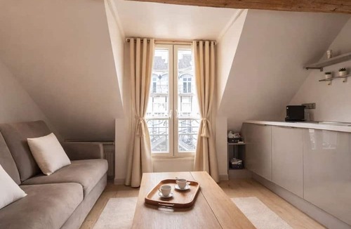 Marais Apartment | 1531 Bourgeois