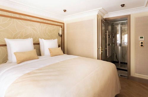 Paris City Center Apartment | Merveil - Luxury Suite - Louvre - Rivoli