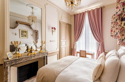 3rd Arrondissement Apartment | Merveil Signature Suite - Marais Braque