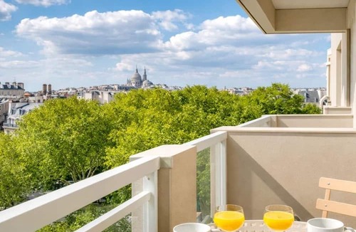 Porte-Saint-Martin Apartment | 825 Jemmapes