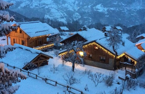 Les Allues Ski Chalet | Chalet 'La Fée Des Neiges' with Mountain View, Private Terrace and Wi-Fi