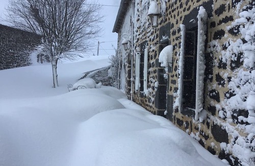Oradour House | House with exterior