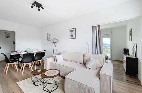 Contrexeville Apartment | Appartement Charmant Avec Balcon Proche des Thermes