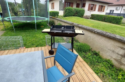 Viriat Apartment | Cozy apartment outdoor terrace and parking space