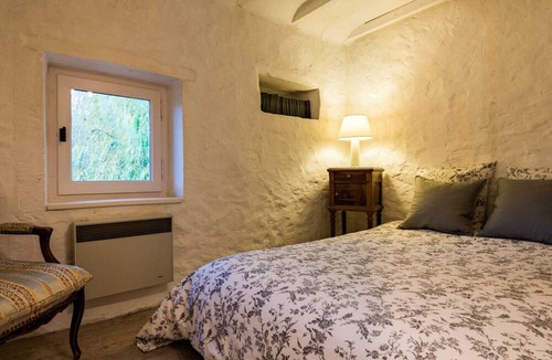 Valaurie House | Homerez - Spacious house for 4 ppl. with shared pool and terrace at Valaurie