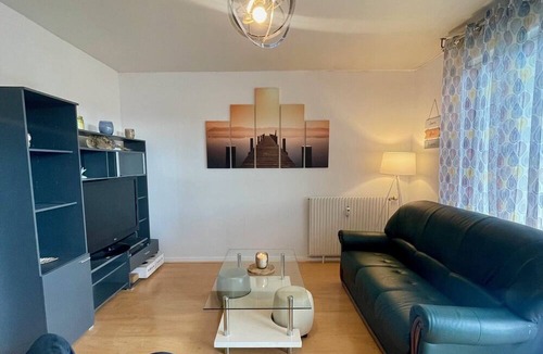 Saint-Jean-Baptiste Apartment | Grand Appartement Lumineux de 4 Chambres 92m²