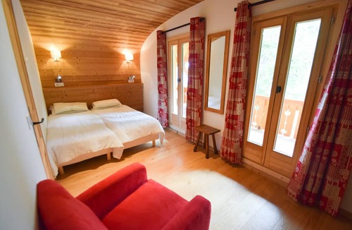 Plagne Centre Ski Chalet | Beau Chalet à 2050m Daltitude et à Côté des Pistes