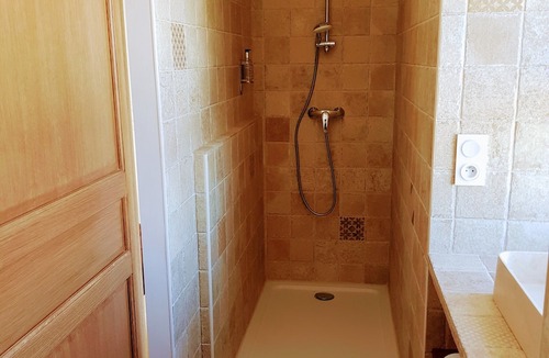 Avallon Bed & Breakfast | LA Tour DE LA Ferme DU Bois-dieu