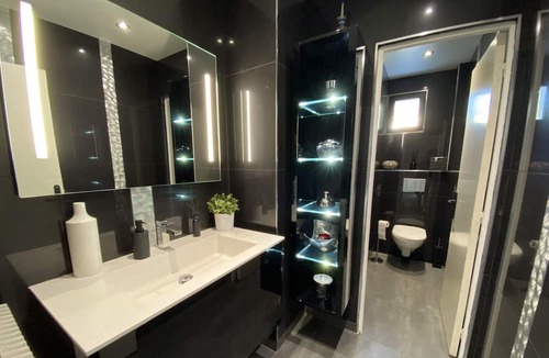 Palaiseau Villa | Villa Contemporaine Mandarine Avec Salle de Jeux, Idéal Pour les Familles