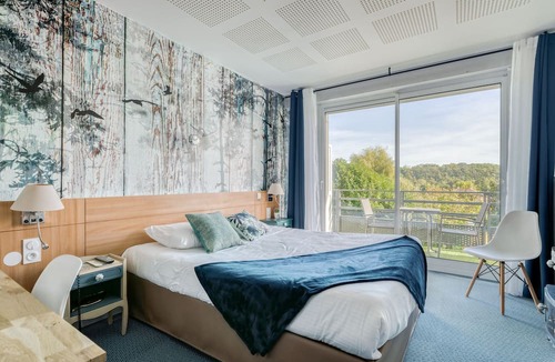 Mereville Hotel | Logis Hôtel la Maison Carrée