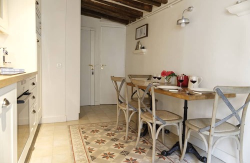 Quartier de la Place-Vendome Apartment | Ecrin Robespierre - Cosy & Romantic apartment with A/C in historical property