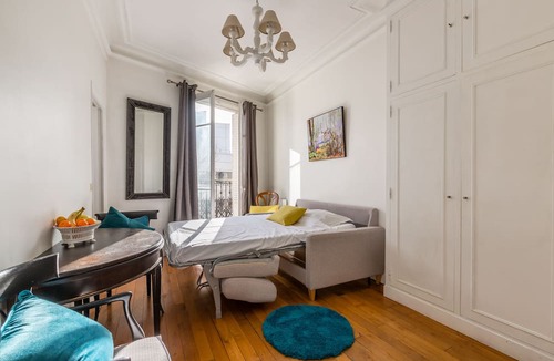20th Arrondissement Apartment | Cosy Gambetta, by Veeve