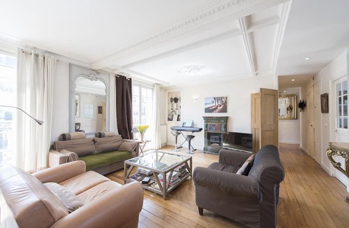 15th Arrondissement Apartment | Musical retreat in the 15th, by Veeve