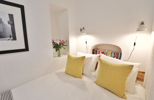 Antibes Old Town Apartment | Stunning, Upmarket and Newly furnished Apartment nearby all Major Attractions