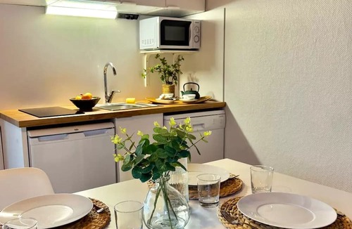 Longeau-Percey Ski Chalet | Premium 3-Room Accessible Chalet for 4–6 People, Air-Conditioned + TV
