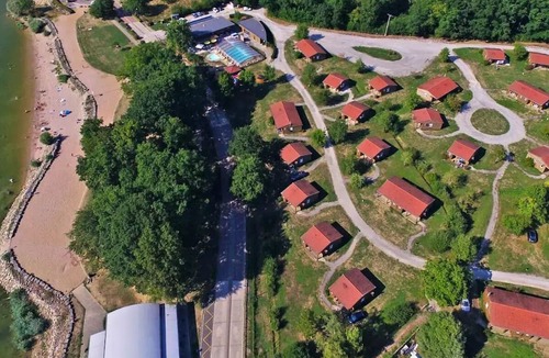 Longeau-Percey Ski Chalet | Premium 3-Room Accessible Chalet for 4–6 People, Air-Conditioned + TV