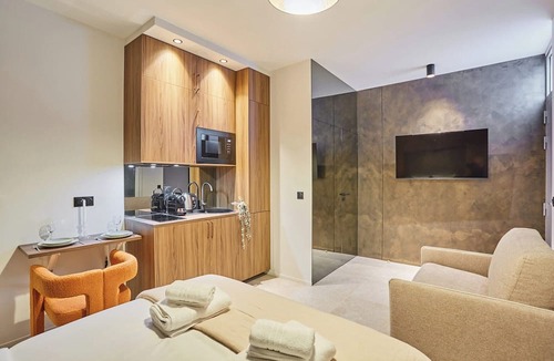 Vincennes Apartment | Suite Premium facing the Chateau de Vincennes