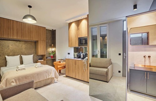 Vincennes Apartment | Suite Premium facing the Chateau de Vincennes