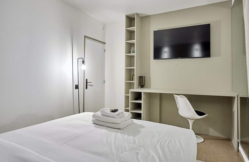 Quartier de la Roquette Apartment | Modern Parisian apartment Center of Paris
