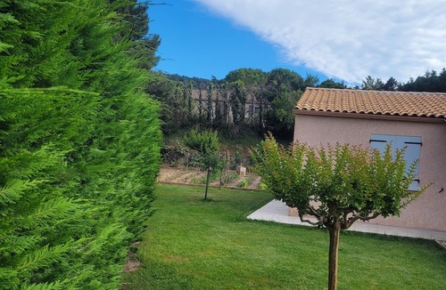 Saint-Paul-Trois-Chateaux Villa | Villa in Drôme Provençale with a 9m x 4m saltwater pool