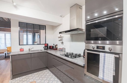 Tournus House | TOURNUS TOWNHOUSE with COVERED PATIO- BICYCLE HOME