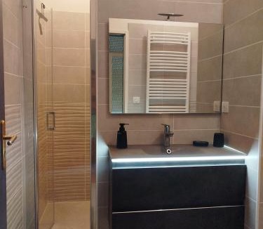 Celles-sur-Plaine House | Gîte "fils de laine" Piscine chauffée interieure et Sauna ouverts toute l'année