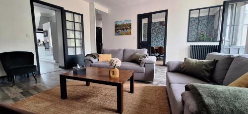 Jussy House | Maison 2 à 8 pers avec jardin clos, cheminée, Wi-Fi fibre, parking, 10 min Auxerre