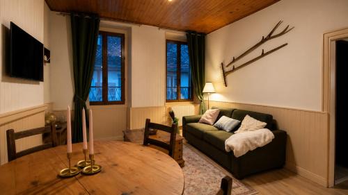 Saint-Genix-sur-Guiers Apartment | Le Refuge de Mandrin, Elegance et tranquilité