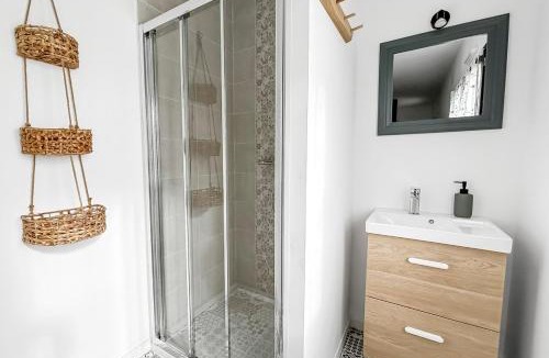 Poitiers Villa | Télétravail · 4 suites (sdb) · Bureaux · Terrasse