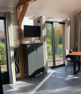 Champs-sur-Yonne Apartment | Logement type chalet chez Chantal et Hervé
