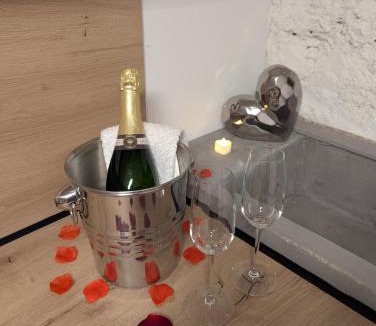 La Mure Apartment | Loveroom Romantique avec Spa et Secret Room - A proximité des Lacs - La Mure