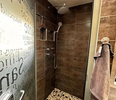 Lainsecq House | La Pompagne 12 personnes piscine privée et chauffée