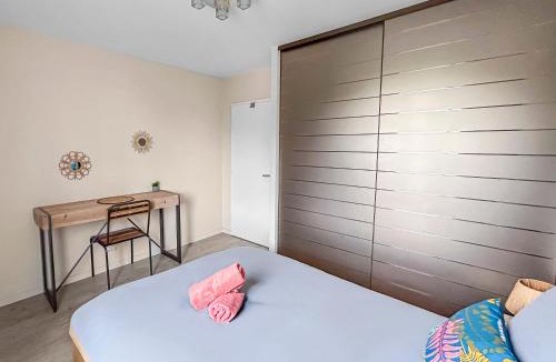 Massy Apartment | Appartement Massy - Parking privé - RER B et C - Orly - Ventilateur