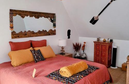 Grand-Vabre Bed & Breakfast | Le Manoir des Pélies, Maison d'hôtes de charme, Jacuzzi, Piscine, Rivière