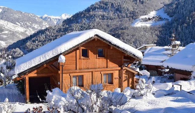 Chalet 'La Fée Des Neiges' with Mountain View, Private Terrace and Wi-Fi