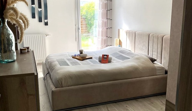Appartement Entier Avec Jardin Proche Paris , Métro et Commerces Résidence Calme