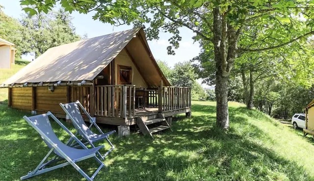 Flower Camping du Lac de Saint Point Lamartine - Saône et Loire - Southern Burgundy * - Premium mobile home 35m² - 3 bedrooms - Castle view - covered terrace for 6 people