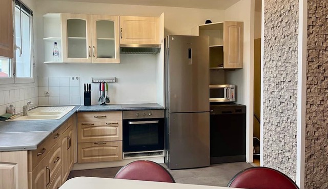 Grand Appartement Lumineux de 4 Chambres 92m²